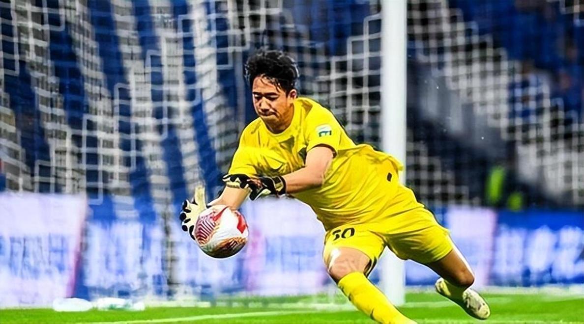 关于今晚上海申花调整名单以备CBA常规赛；内部沟通环节打磨；目标明确；更衣室氛围转暖的信息